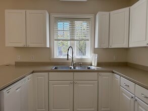 49 Seeley Ave, Unit 2 in Portland, ME - Foto de edificio - Building Photo
