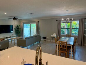 2416 W Chicago Ave in Tampa, FL - Building Photo - Building Photo
