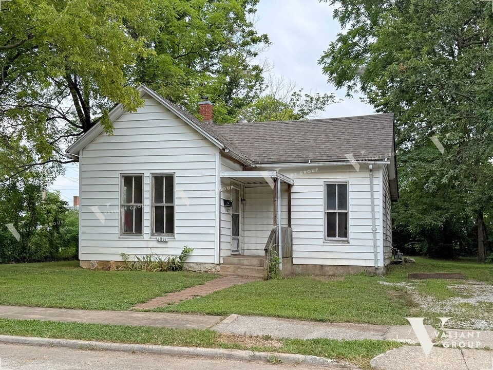 1021 E Blaine St in Springfield, MO - Building Photo