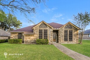 701 Dartbrook Dr in Desoto, TX - Building Photo