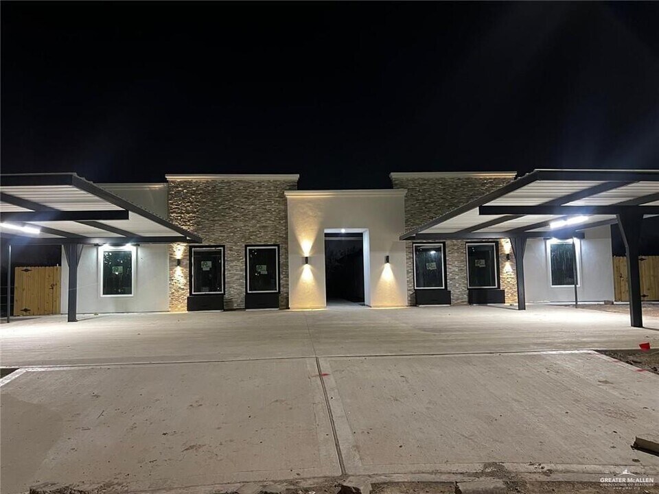2100 Cassandra St-Unit -2 in Mission, TX - Building Photo