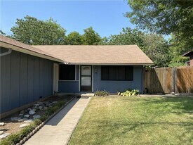 1303 Barrington Dr in Austin, TX - Building Photo