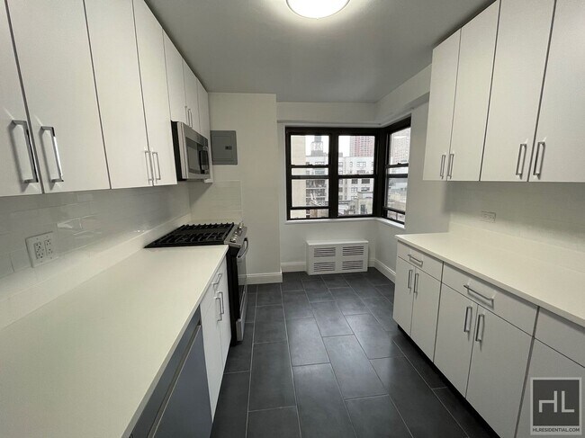 E 88th St in New York, NY - Foto de edificio - Building Photo