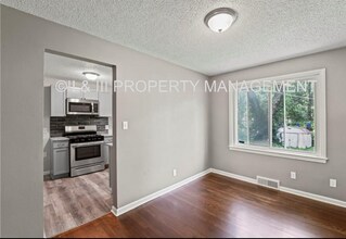 8022 W 61st St in Mission, KS - Building Photo - Building Photo