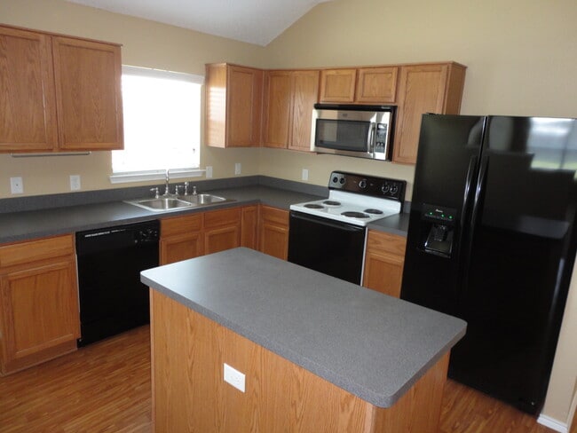 1505 Shady Shores Dr in Glenn Heights, TX - Building Photo - Building Photo