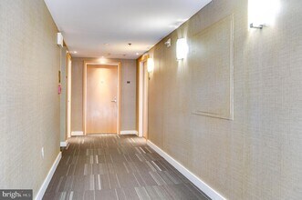 675 E St NW, Unit 340 in Washington, DC - Building Photo - Building Photo
