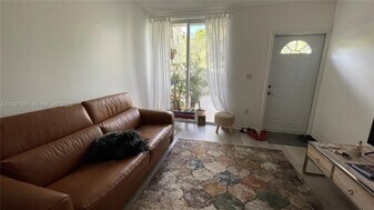 1651 NE 115th St in Miami, FL - Building Photo