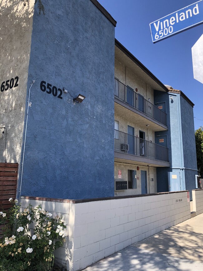 6502 Vineland Apartments in North Hollywood, CA - Building Photo - Building Photo