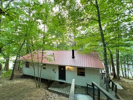 110 Harbor Side Dr in Lake Lure, NC - Building Photo