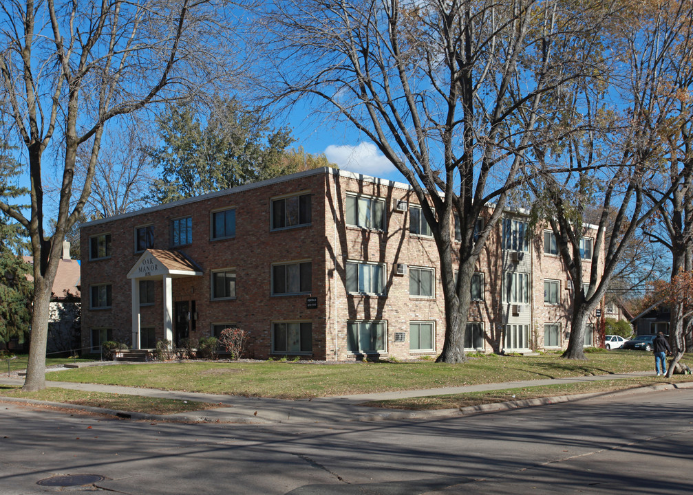 Oak Manor in Minneapolis, MN - Building Photo