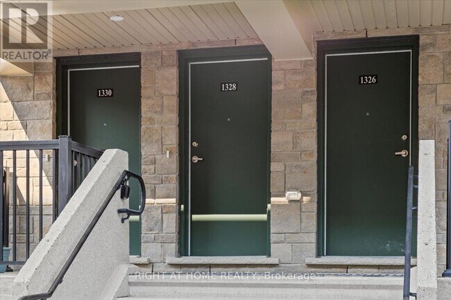 1328 Creekway Private in Ottawa, ON - Building Photo - Building Photo