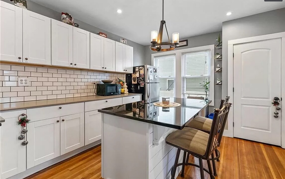 13 Home St-Unit -11 Home St in West Warwick, RI - Foto de edificio