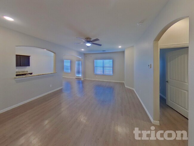 110 Columbia St in Farmersville, TX - Building Photo - Building Photo