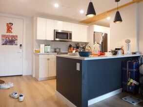 45 Thorndike St in Boston, MA - Foto de edificio - Building Photo