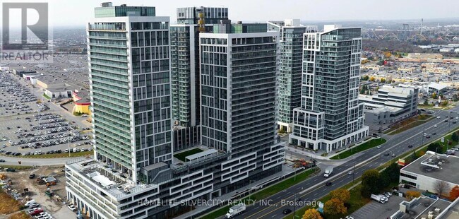 8960-8960 Jane St in Vaughan, ON - Building Photo - Building Photo