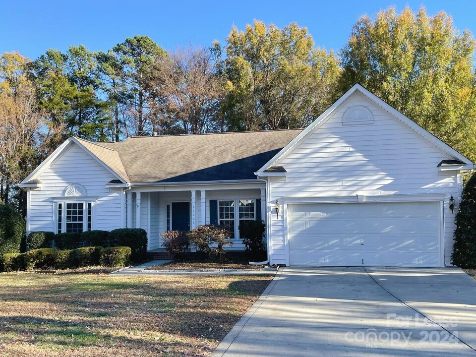 11608 Knightsdale Dr in Charlotte, NC - Building Photo