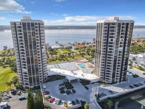 1 Oceans W Blvd in Daytona Beach, FL - Building Photo - Building Photo
