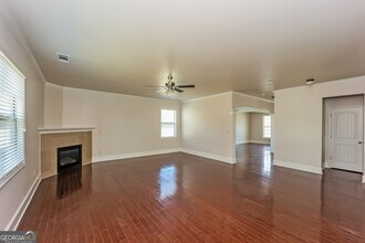 561 Greyhound Ct in Union City, GA - Building Photo - Building Photo