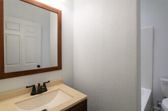 4705 Lyons Ave in Houston, TX - Building Photo - Building Photo