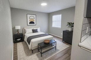 3550 E Overton Rd, Unit Valora - 1-Bedroom Apartment in Dallas, TX - Building Photo