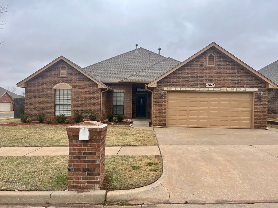 17017 Ridgewood Dr in Edmond, OK - Building Photo