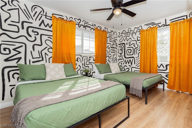 2205 Santa Paula Dr in Las Vegas, NV - Building Photo - Building Photo