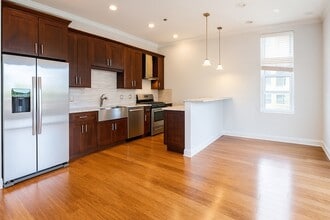 1609 W Warren Blvd, Unit 202 in Chicago, IL - Building Photo - Building Photo