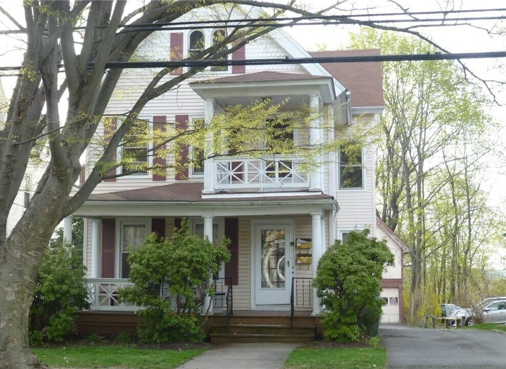 256 N Main St in Wallingford, CT - Building Photo