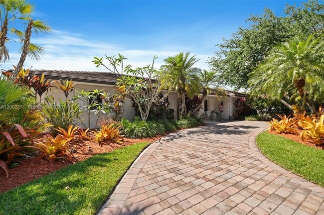 10740 SW 74th Ct in Miami, FL - Building Photo - Building Photo