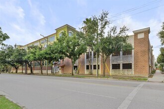 2323 Polk St in Houston, TX - Building Photo - Building Photo