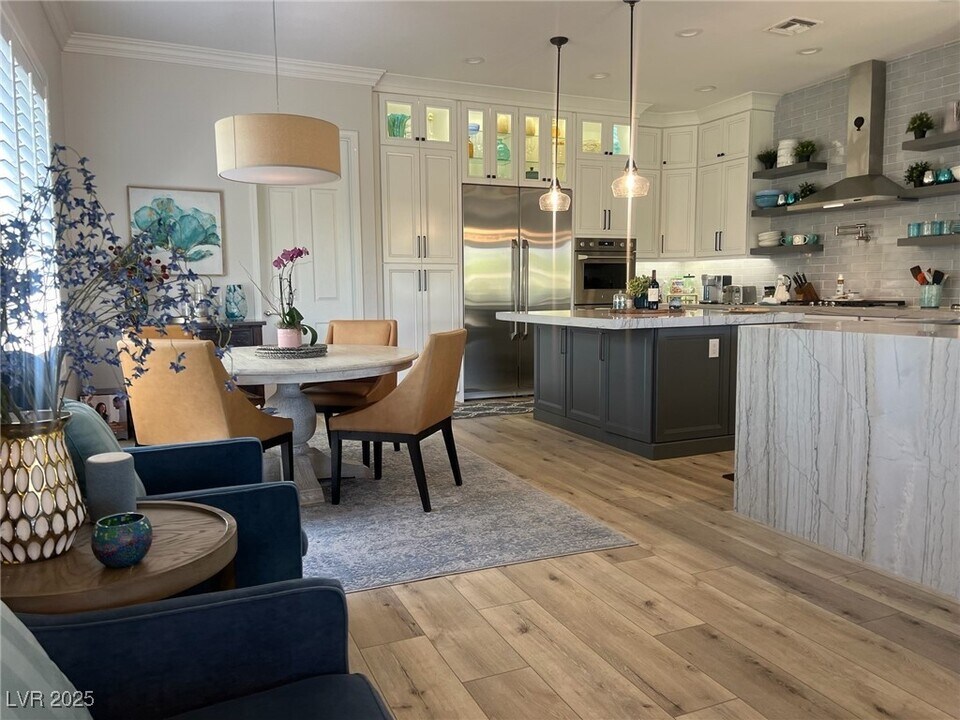 105 Fountainhead Cir in Henderson, NV - Building Photo