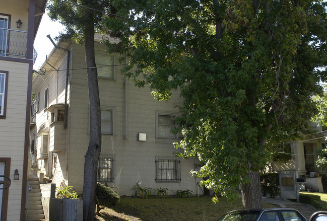 330 Athol Ave in Oakland, CA - Foto de edificio - Building Photo