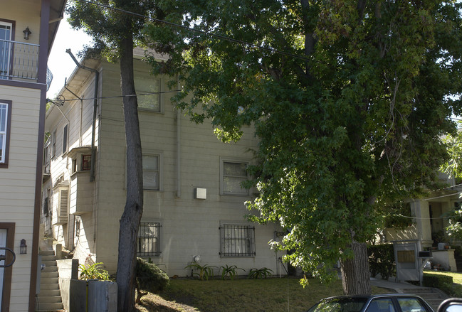 330 Athol Ave in Oakland, CA - Building Photo - Building Photo