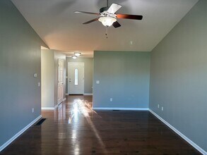 5012 S Cross Point Ct in Richmond, KY - Building Photo - Building Photo