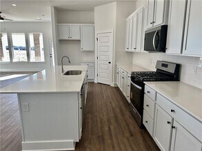 2421 Longfellow Dr in Bentonville, AR - Foto de edificio - Building Photo