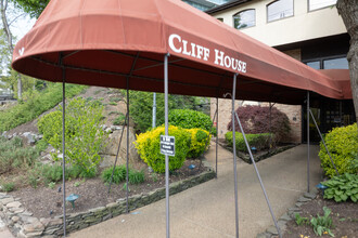 300 Gorge Rd in Cliffside Park, NJ - Building Photo - Building Photo