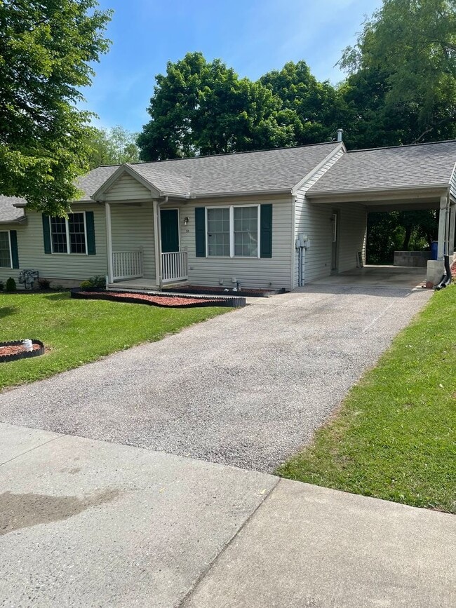 51 N Poplar Ct in Manchester, PA - Building Photo - Building Photo