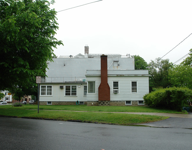 81 Lake Ave in Saratoga Springs, NY - Building Photo - Building Photo