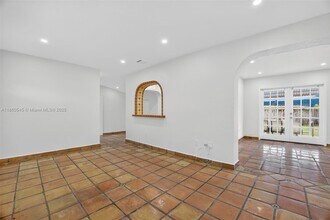 7941 SW 37th Terrace in Miami, FL - Building Photo - Building Photo