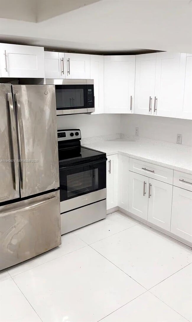 5181 NE 16th Ave in Pompano Beach, FL - Building Photo - Building Photo