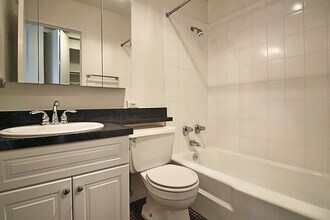 73 E Scott St in Chicago, IL - Building Photo - Building Photo