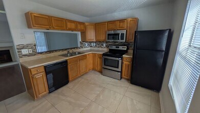 1462 Shenta Oak Dr in Norcross, GA - Building Photo - Building Photo