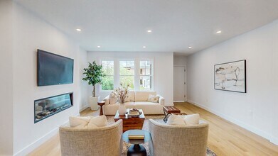 140 Columbia St in Brookline, MA - Building Photo - Building Photo