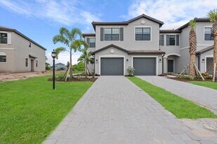 14768 Lyla Ter, Unit 5-523 in Bradenton, FL - Building Photo