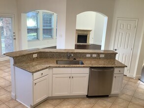 1715 Ash Ln in Corinth, TX - Foto de edificio - Building Photo