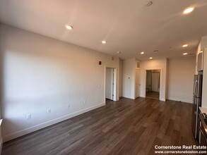 269 E Cottage St, Unit 1 in Boston, MA - Building Photo - Building Photo