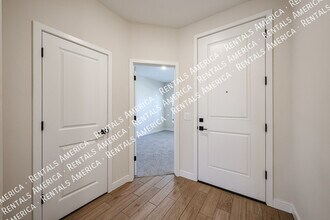 7857 N 79th Ave in Glendale, AZ - Foto de edificio - Building Photo