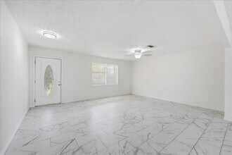 165 Loving Dr in Vidor, TX - Building Photo - Building Photo