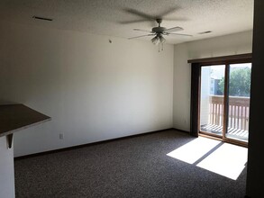 555 Highway 965 S, Unit 2 bedroom in North Liberty, IA - Building Photo - Building Photo