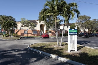 Lakewood at Emerald Hills in Hollywood, FL - Building Photo - Building Photo